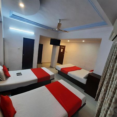 Hotel Royal Night Ахмедабад Экстерьер фото