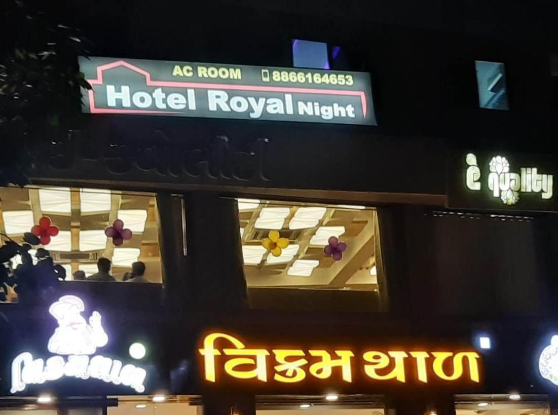 Hotel Royal Night Ахмедабад Экстерьер фото